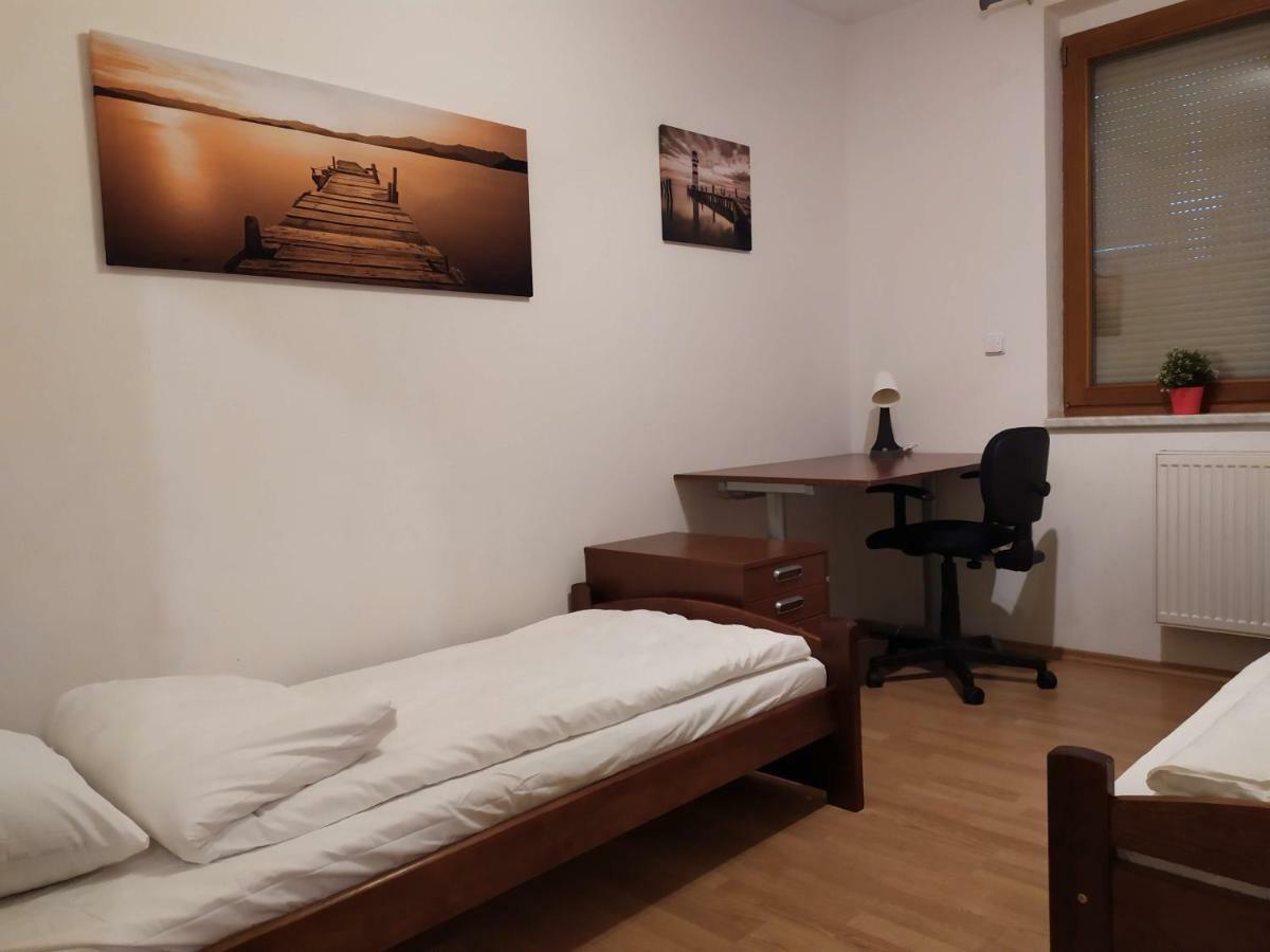 Kate & Jenny - Two-Level Apartment In The Old Town Pressburg Exterior foto